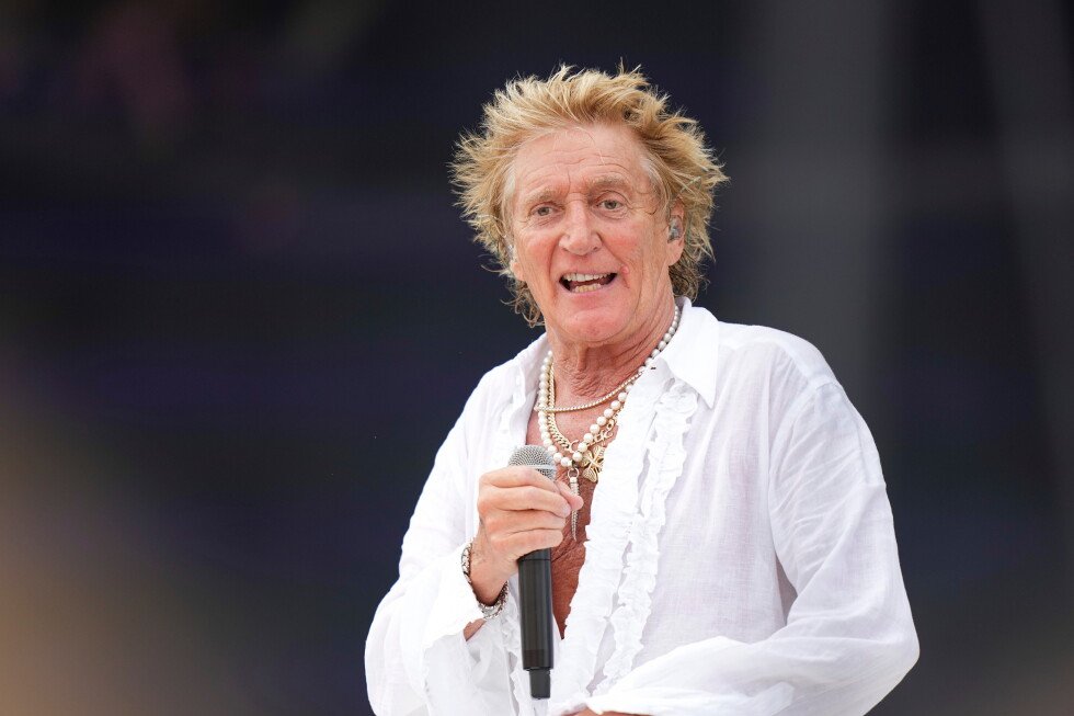 sir-rod-stewart-heath-update:-he-will-not-complete-2026-tour