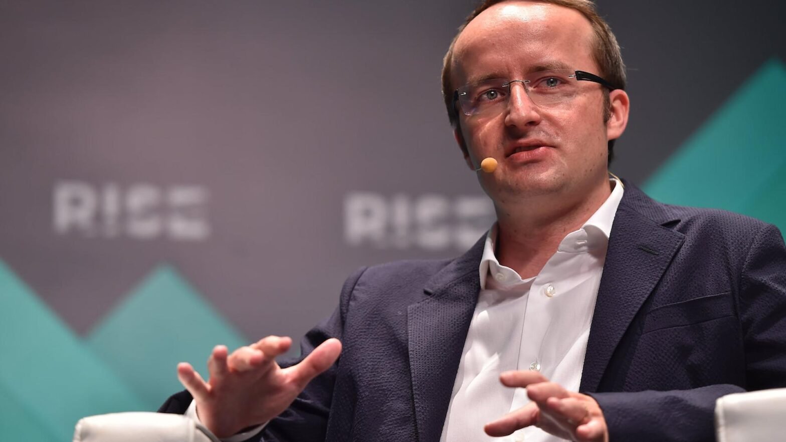 crypto.com-rolls-out-tokenized-stock-derivatives-as-crypto-exchanges-push-into-equities
