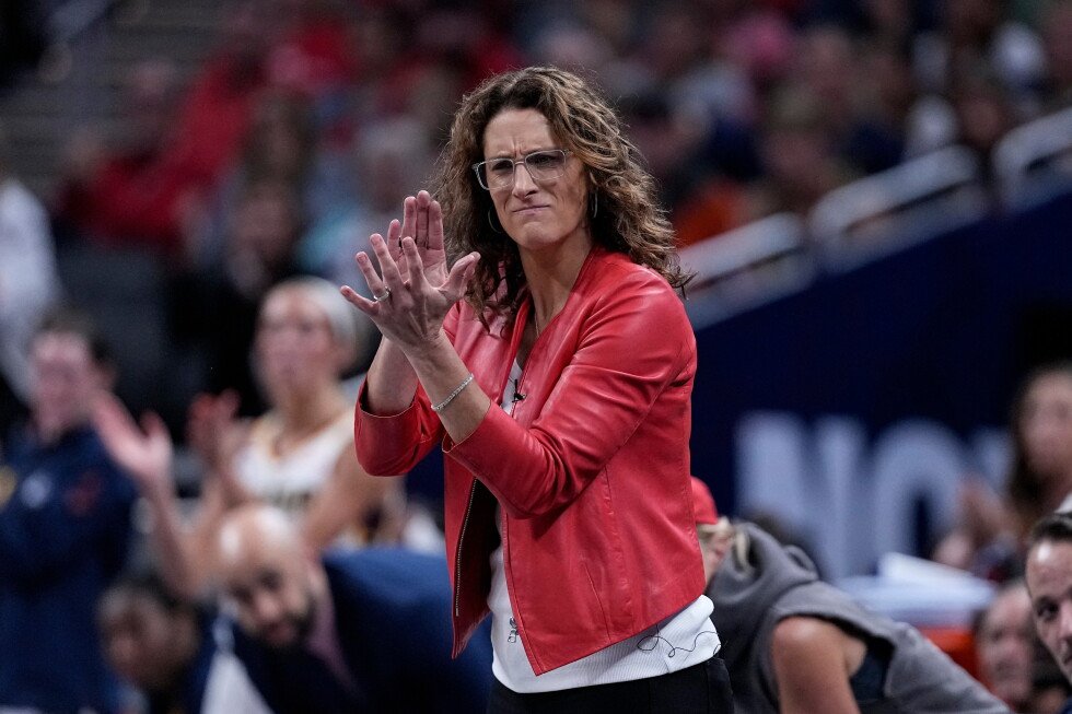 fever-coach-white-says-divisiveness-‘will-not-win’-during-pregame-rant
