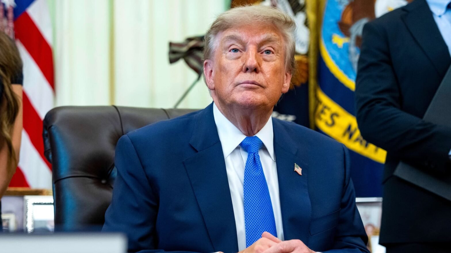 democrats-demand-trump-reveal-stock-managers,-explain-suspicious-trades