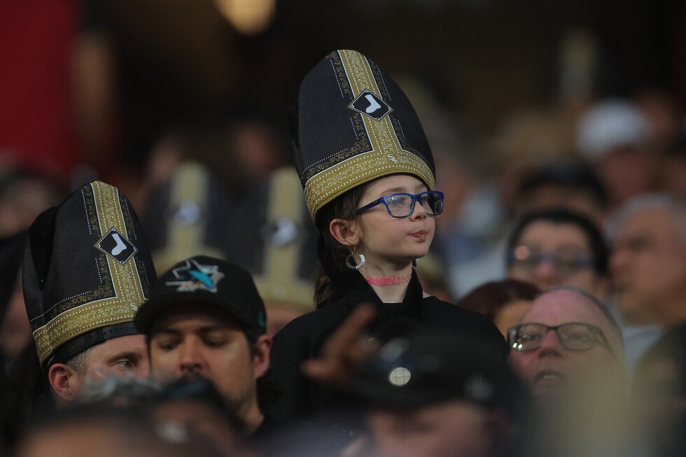 with-pope-hats-and-bloody-shirts,-mlb-teams-get-creative-driving-attendance