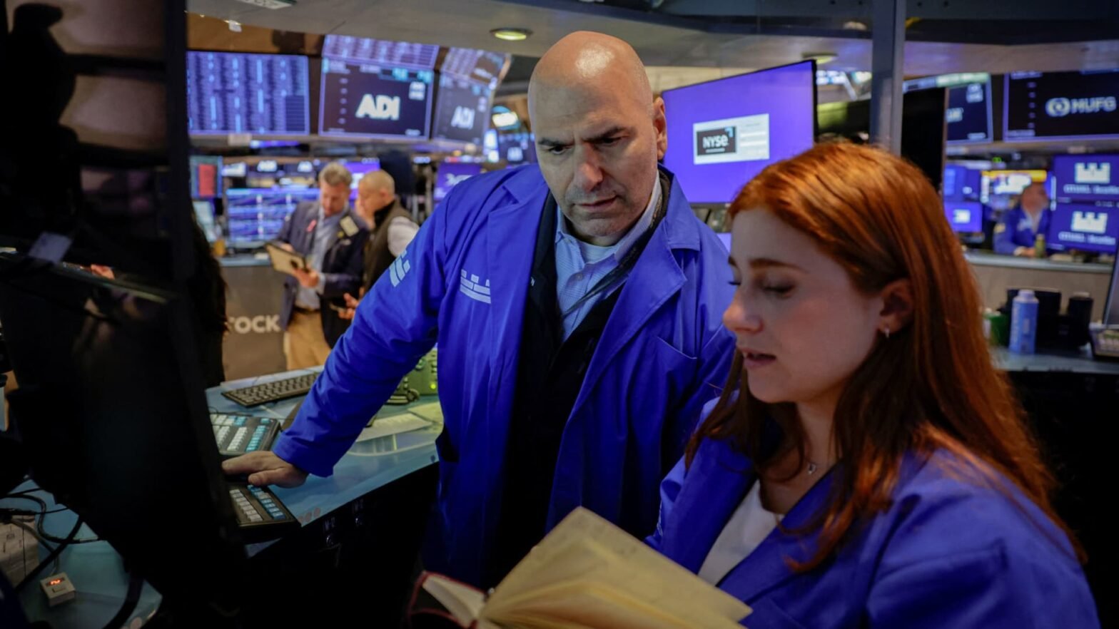 the-bond-market-is-signaling-trouble-ahead-for-stocks