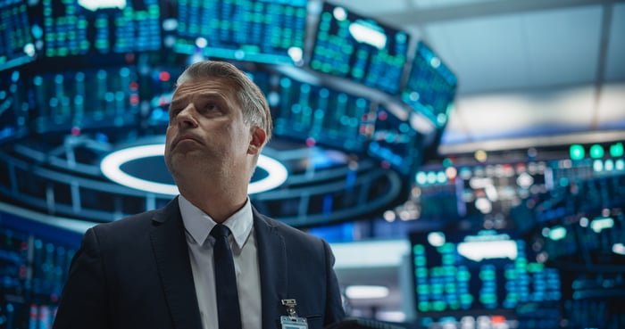 the-stock-market-just-flashed-a-warning-seen-only-5-times-before-history-is-crystal-clear-about-what-happens-next-(hint:-it’s-not-good).