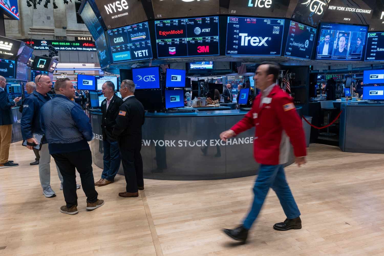 stock-market-today:-futures-little-changed-to-conclude-mixed-week-for-indexes;-oil-prices,-treasury-yields-rise