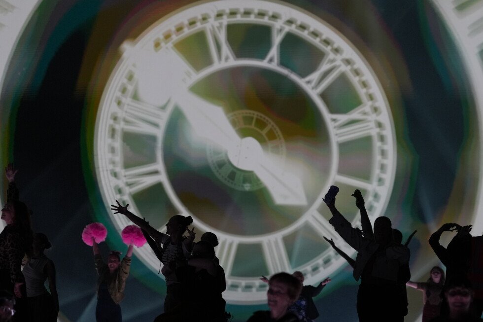 how-do-we-decide-what-time-it-is?-on-the-politics-of-clocks,-calendars
