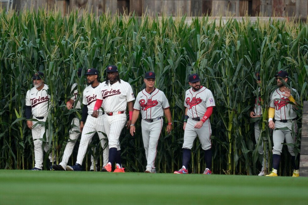 field-of-dreams-pregame-show-features-26-hall-of-famers