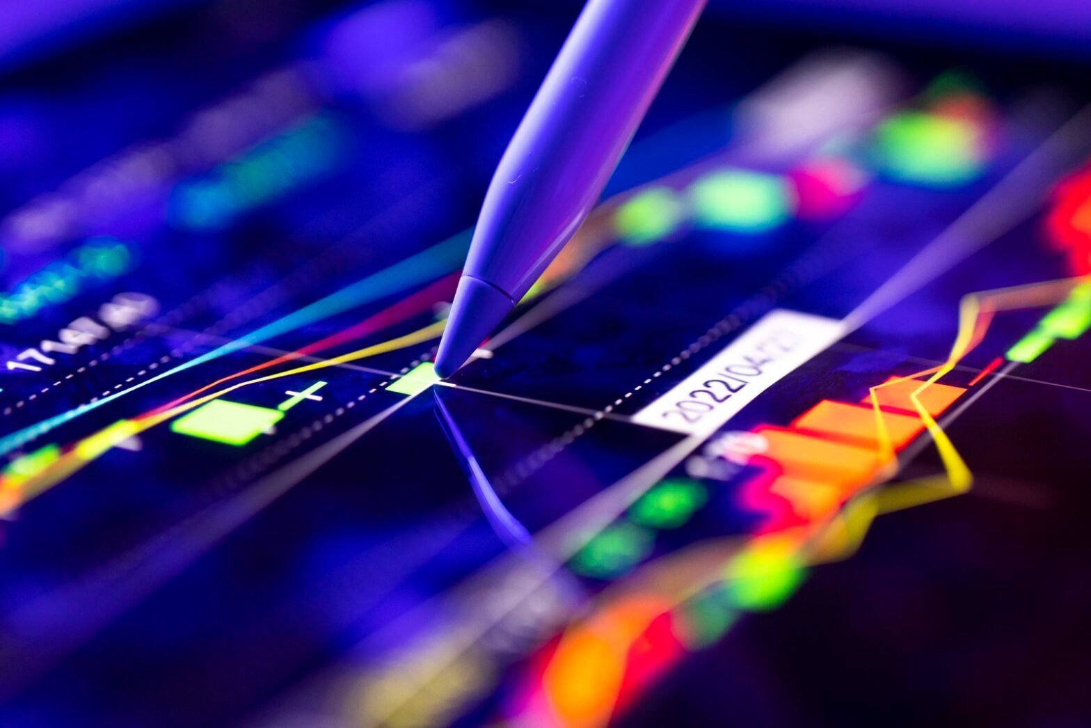 s&p-500,-nasdaq-extend-weekly-win-streaks:-stock-market-today