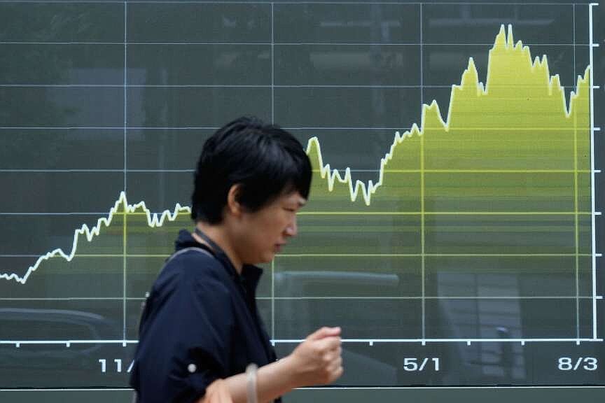 wall-street-falls-from-record-after-economy-report