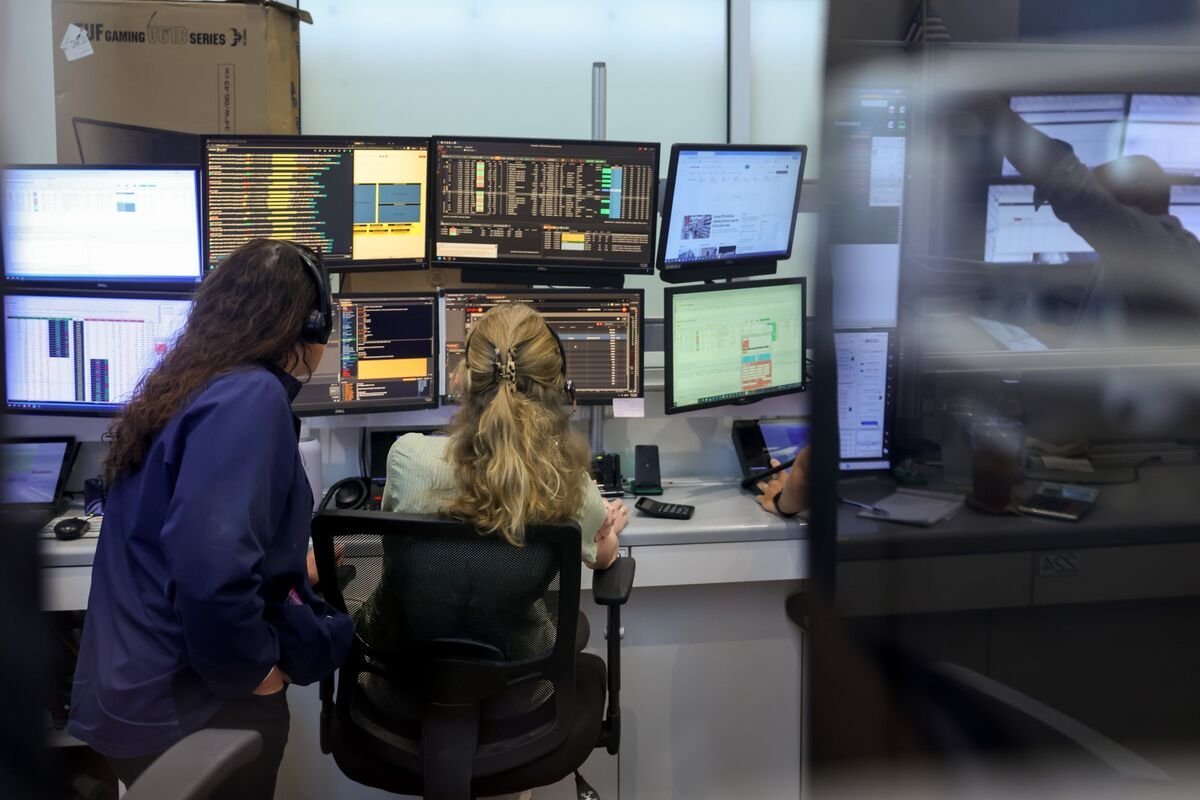 stock-market-calm-masks-fast-shifting-investor-sentiment