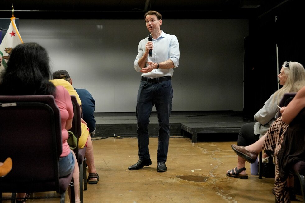 california-congressman-left-gop-to-try-to-survive-redistricting-competition