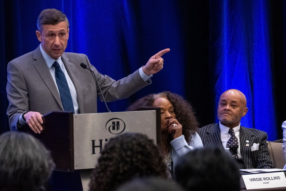 abolishing-or-reforming-ice-sparks-disagreement-at-dnc-meeting