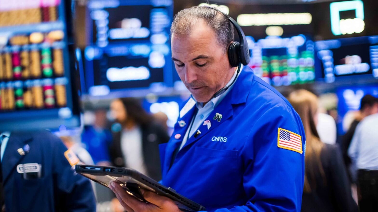 stock-futures-are-little-changed-after-s&p-500-posts-three-week-win-streak:-live-updates