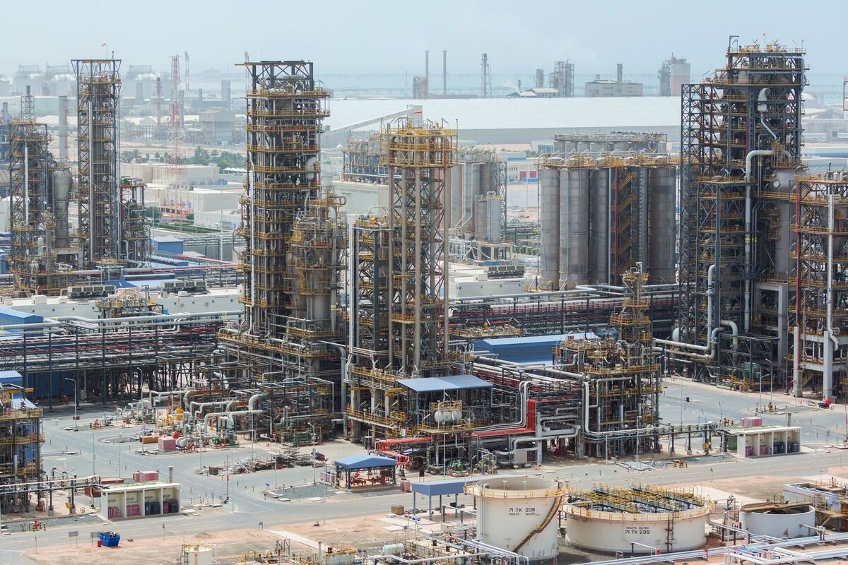 oil-edges-higher-as-middle-east-tensions-linger:-markets-wrap