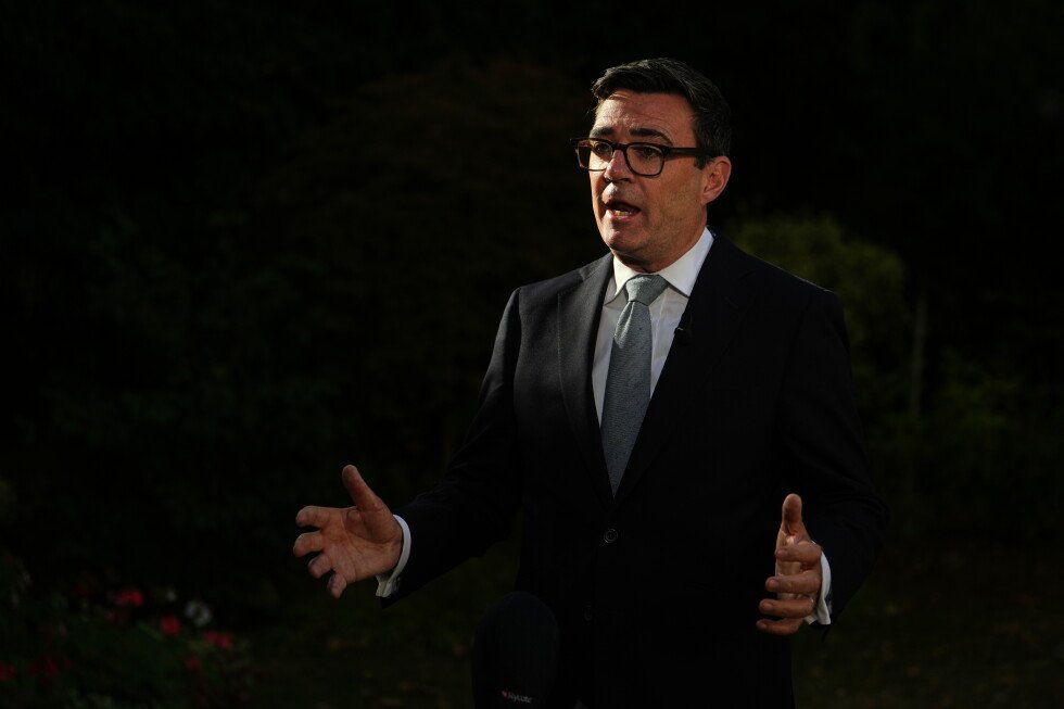 burnham-habria-intercambiado-mensajes-con-alguien-que-se-hizo-pasar-por-jefa-de-despacho-de-trump