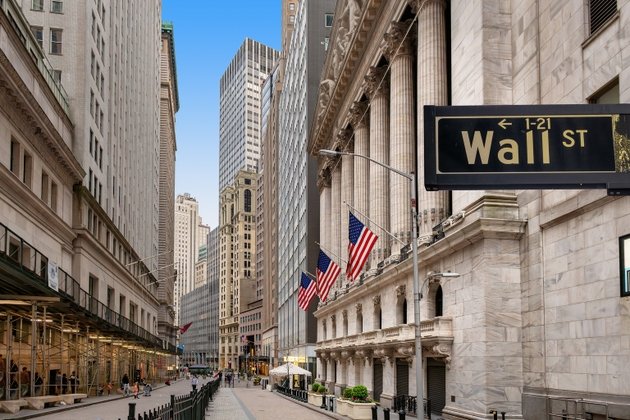 stock-index-futures-slide-as-wall-street-looks-at-another-red-day