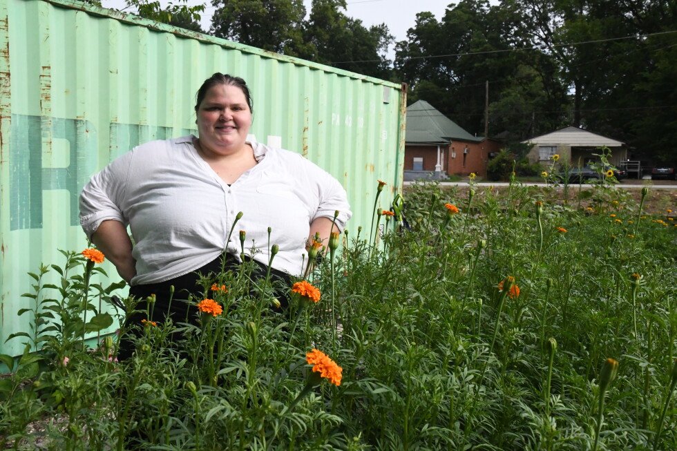 neighbors-shared-their-land-to-help-a-gardener-start-a-flower-shop