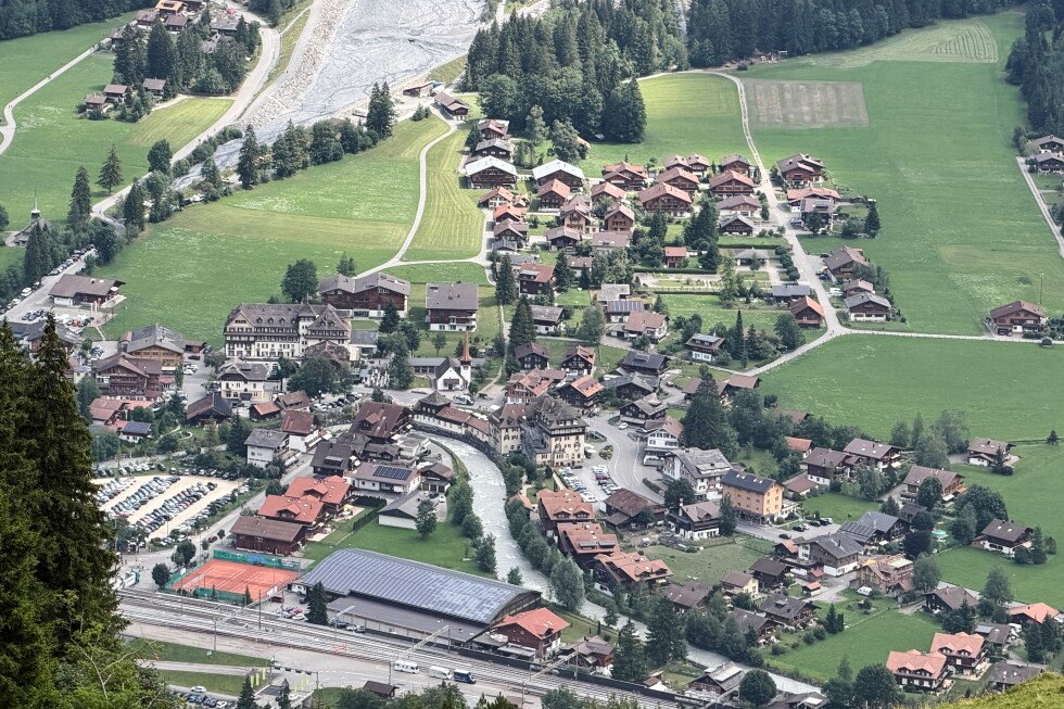swiss-residents-fear-mountain-rock-formation-collapse