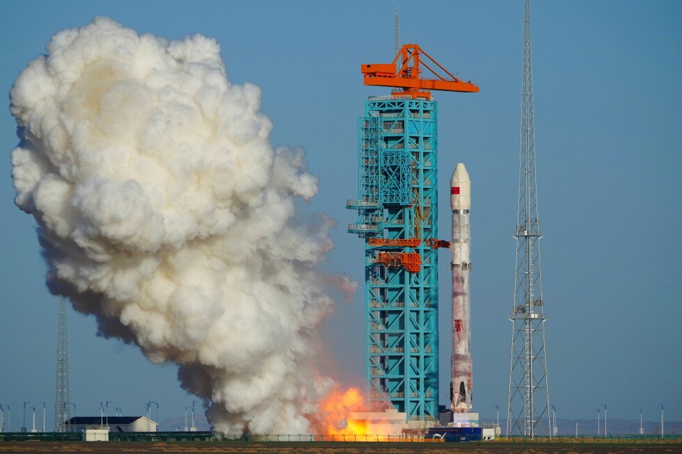 china-recovers-rocket-stage-on-land-for-first-time