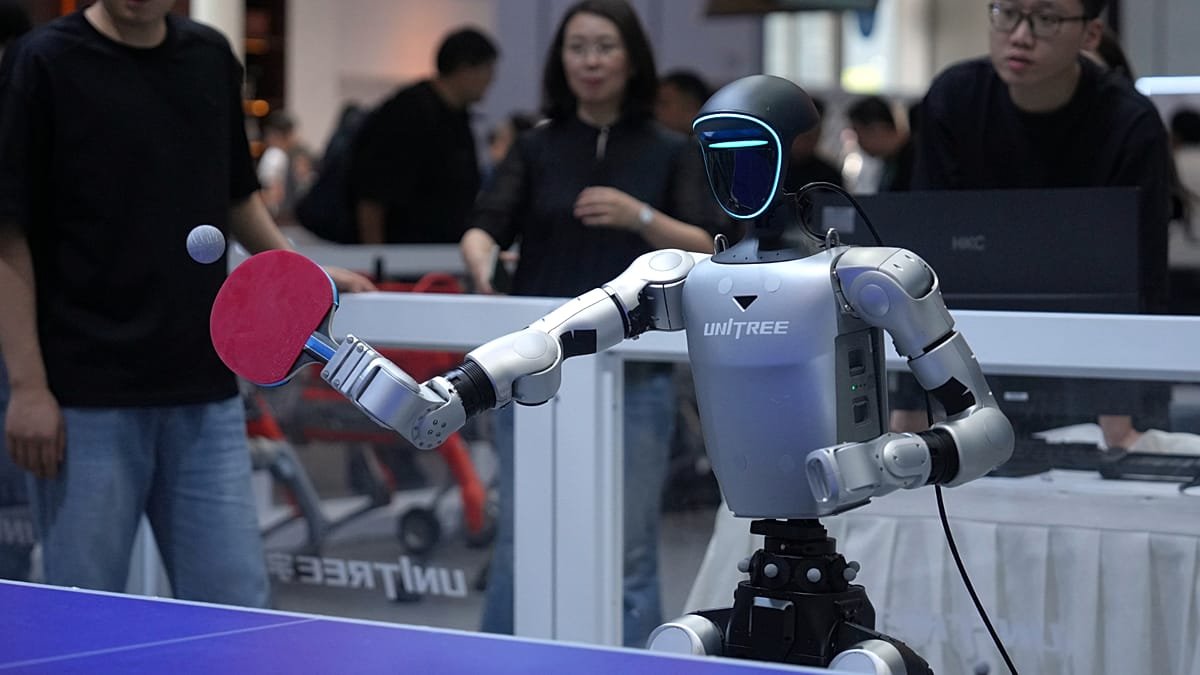 china’s-viral-dancing-robots-power-unitree’s-600%-stock-market-debut