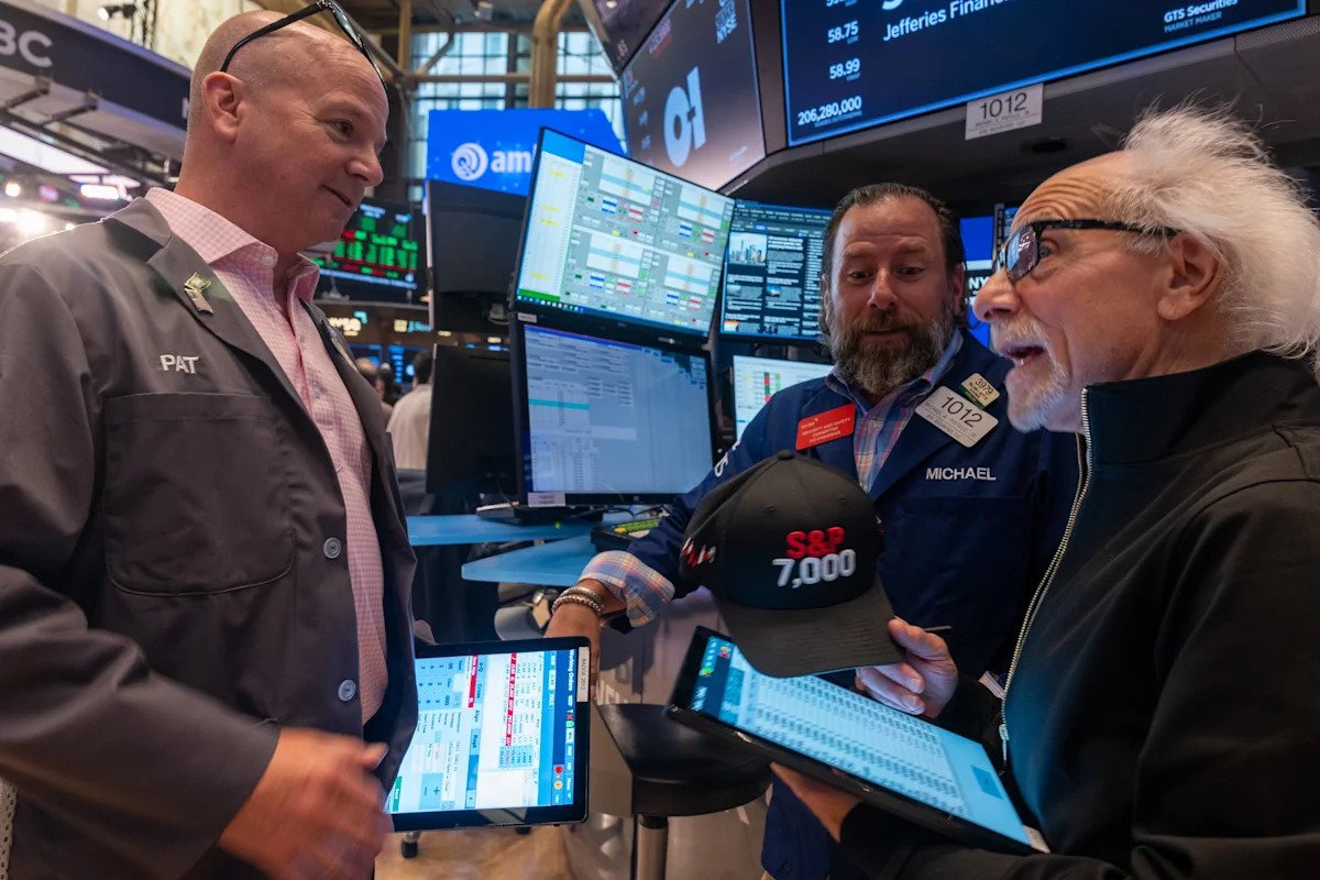 stock-market-today-(aug.-20,-2026):-nasdaq-falls-as-treasury-rally-fades