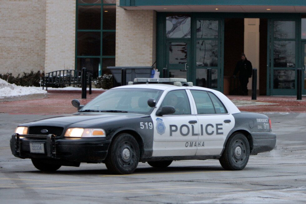 omaha-school-district-stops-police-from-using-electric-shock-gloves