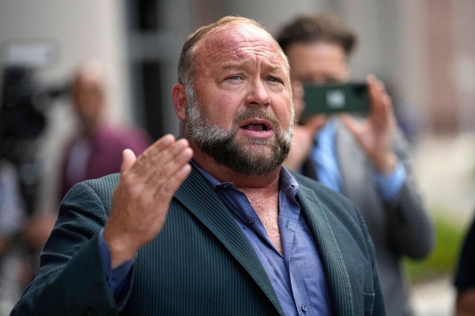 court-slashes-jones’-inforwars-judgement-to-$1.5m