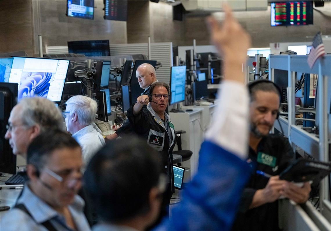 us.-stocks-rise-as-the-bond-market’s-big-swings-ease-a-bit