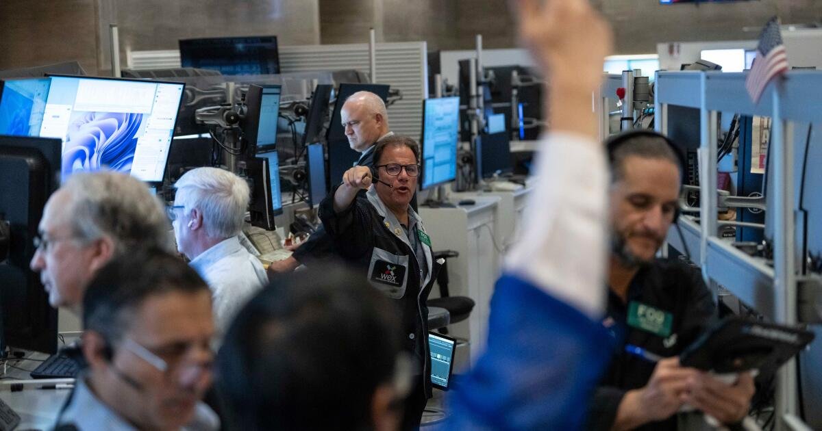 stocks-rise,-even-as-the-bond-market-applies-more-pressure