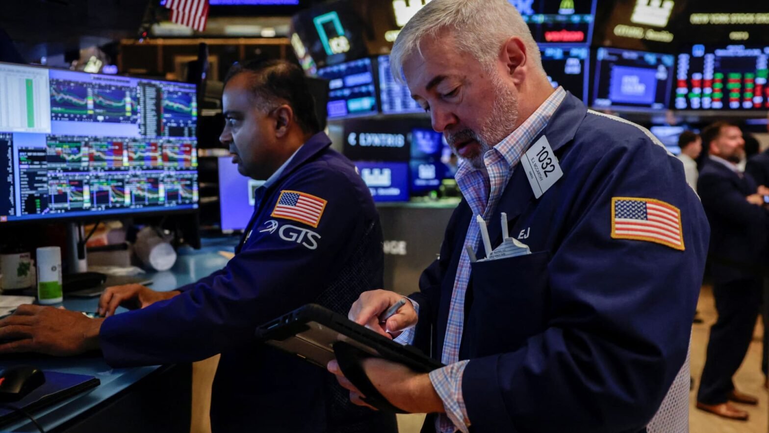 rising-yields-rattled-the-market,-but-we’re-sticking-with-our-favorite-ai-and-retail-stocks