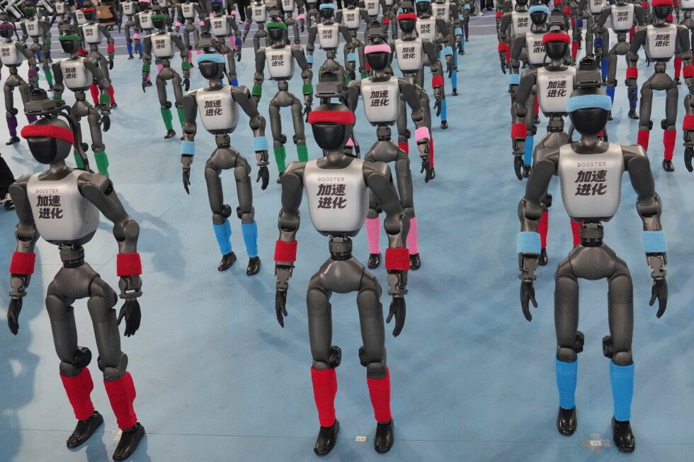 chinese-humanoid-robots-break-human-records-at-beijing’s-robot-games