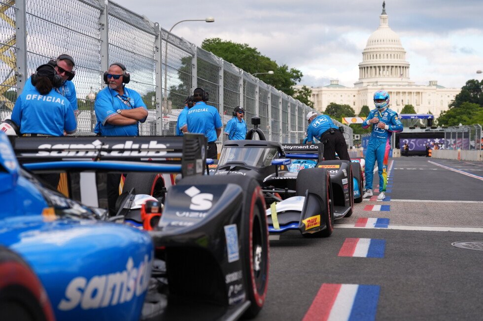 trump-will-lead-indycar-prerace-kickoff-in-the-presidential-limo