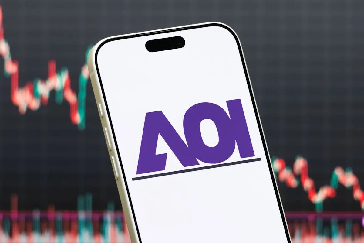 aaoi-stock-dips-10%-overnight-after-$600m-equity-offering-triggers-dilution-concerns