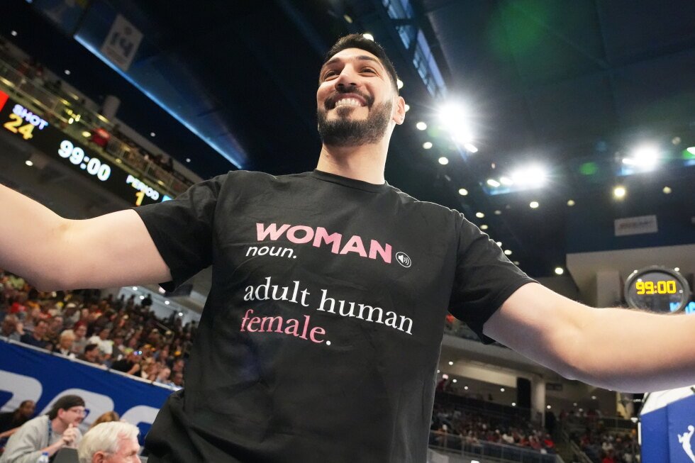 enes-kanter-freedom-ejected-from-fever-sky-game