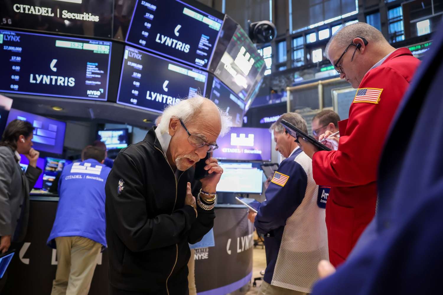 stock-market-today:-futures-point-to-lower-open-after-losing-week;-oil-slips-ahead-of-bessent-press-conference-on-iran