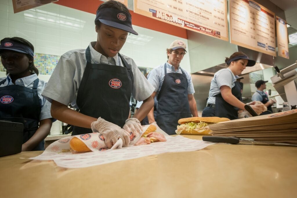 jersey-mike’s-could-overtake-subway-as-top-sandwich-chain,-analysts-say