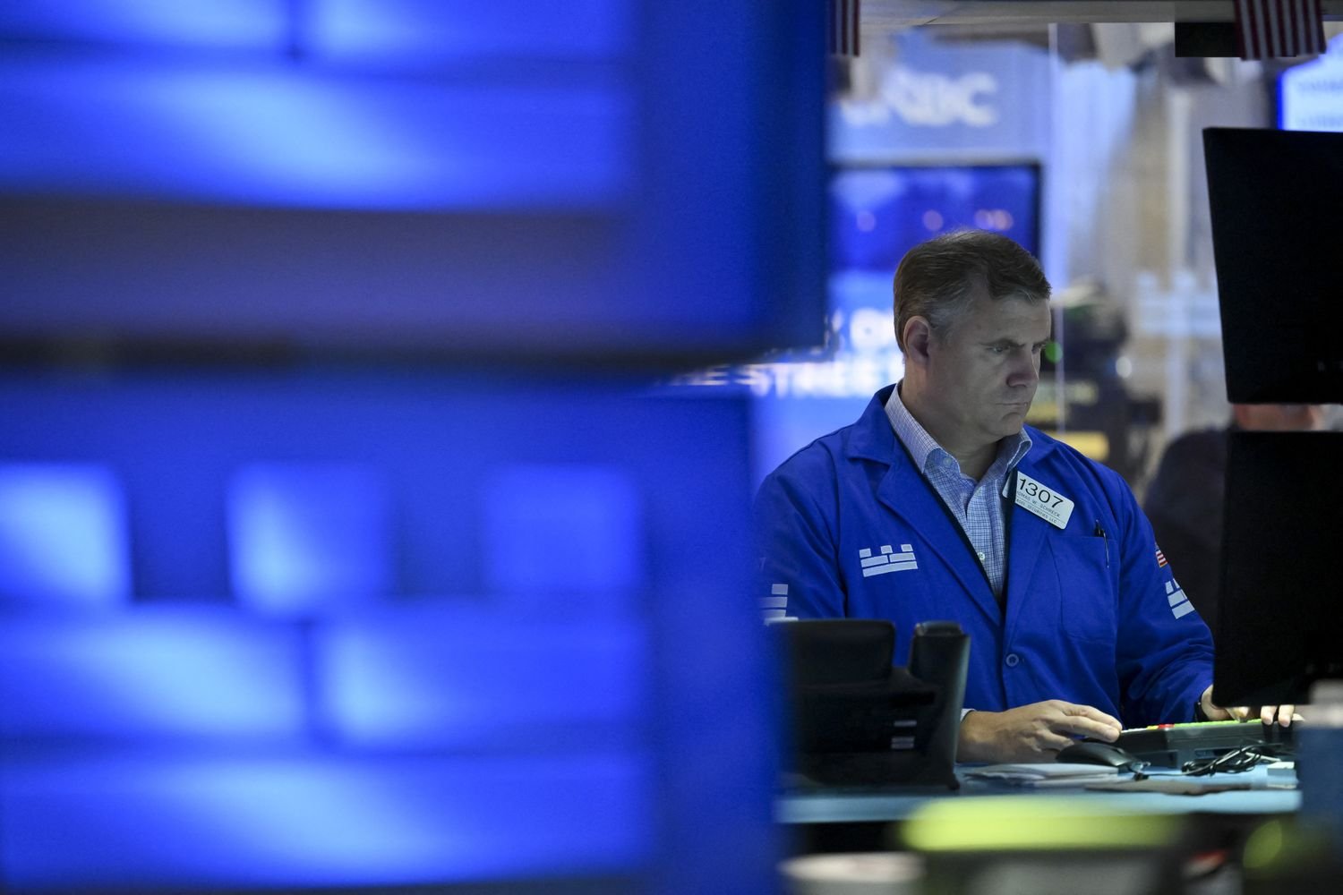stock-market-today:-futures-rise-after-losing-day-for-s&p-500,-nasdaq;-oil-prices-pull-back;-bitcoin-tops-$80k