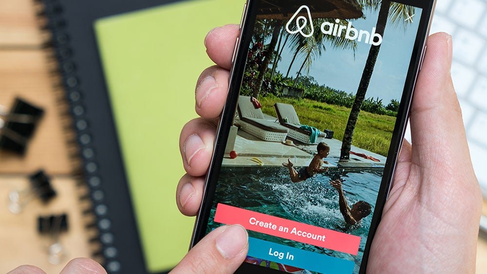 airbnb-and-expedia-stocks-are-riding-high-here’s-why.
