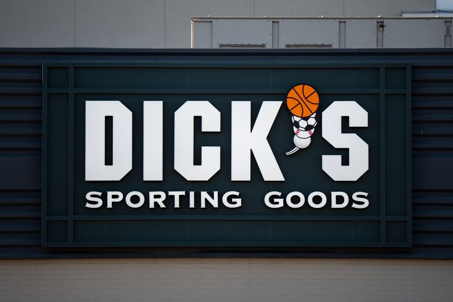 dick’s-stock-plunges-after-disappointing-results.-the-retailer-says-it-faced-‘challenging-conditions’