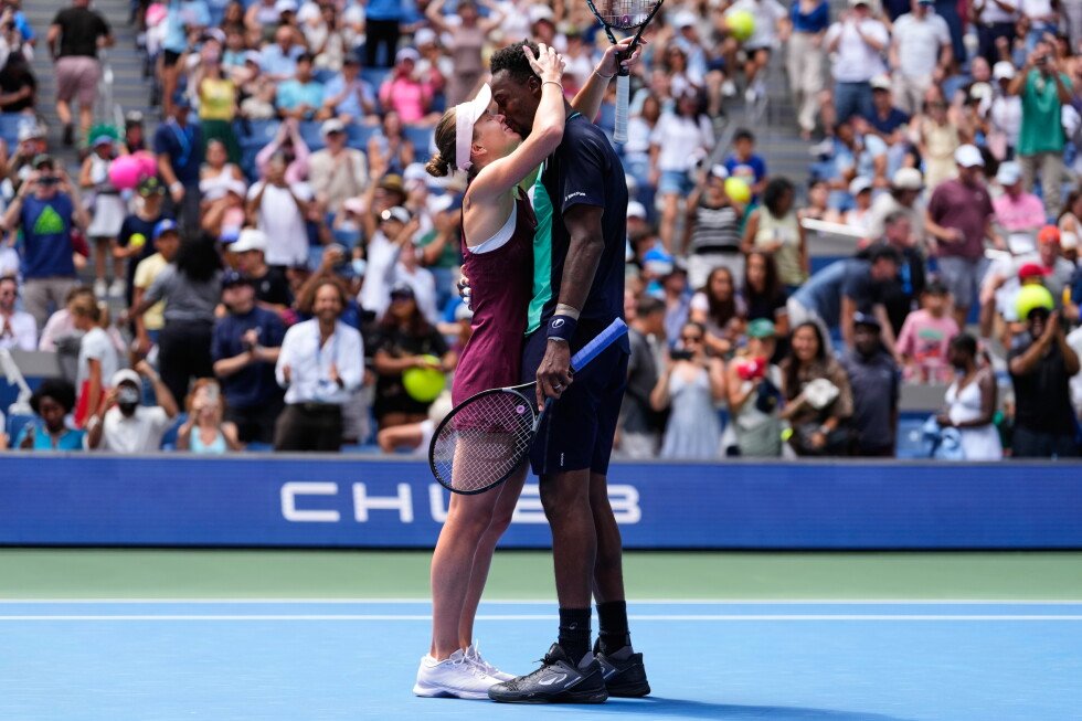 sabalenka-and-djokovic-fall-early-as-us-open-mixed-doubles-begins