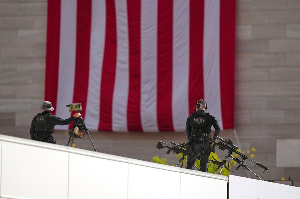 three-secret-service-officials-placed-on-administrative-leave