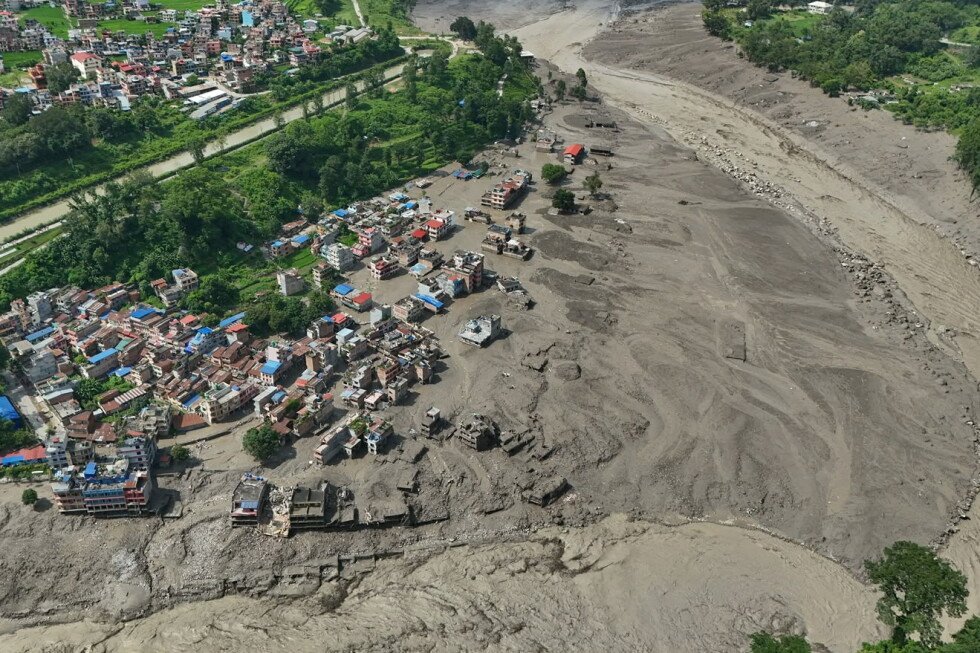 at-least-8-dead-in-nepal-after-an-avalanche-triggers-flash-floods
