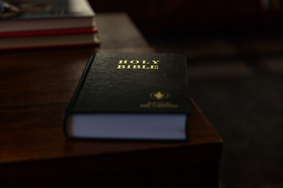 how-the-gideon-bible-became-a-symbol-of-america’s-roadside-culture