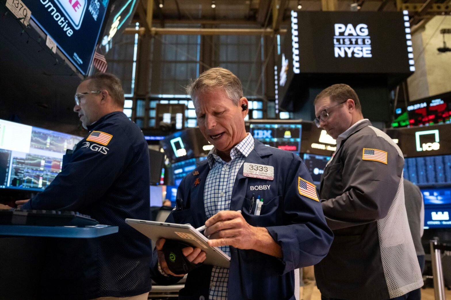 us-stocks-and-bonds-drift-following-the-latest-update-on-inflation,-while-oil-prices-fall