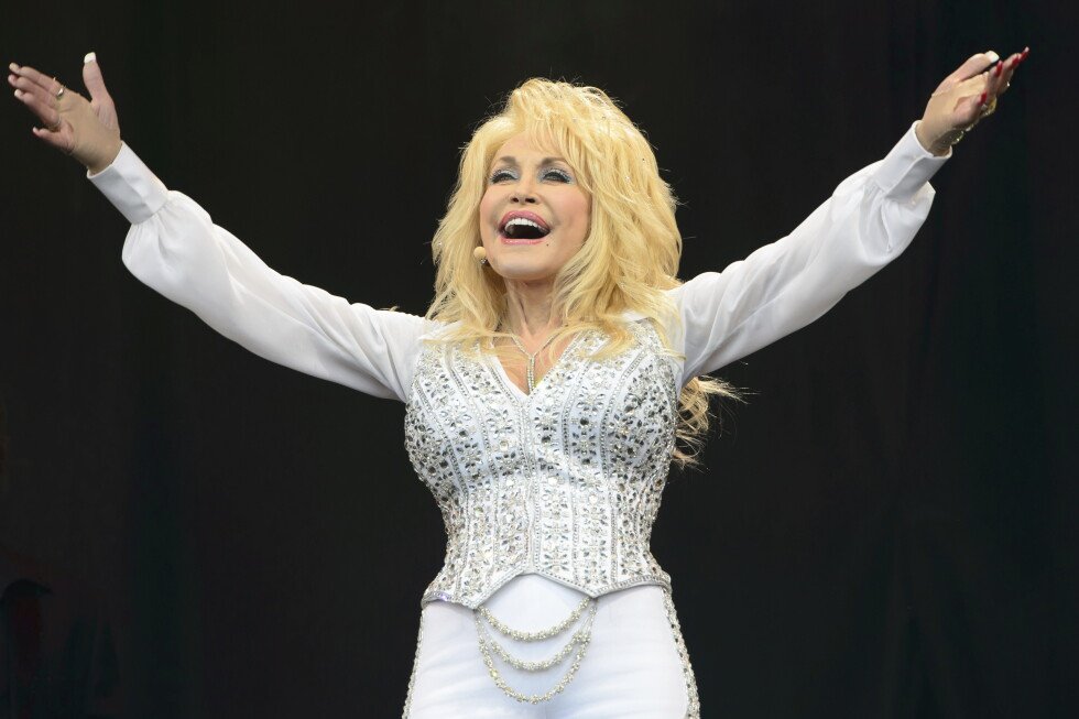 for-many-queer-christians,-dolly-parton’s-faith-was-a-beacon