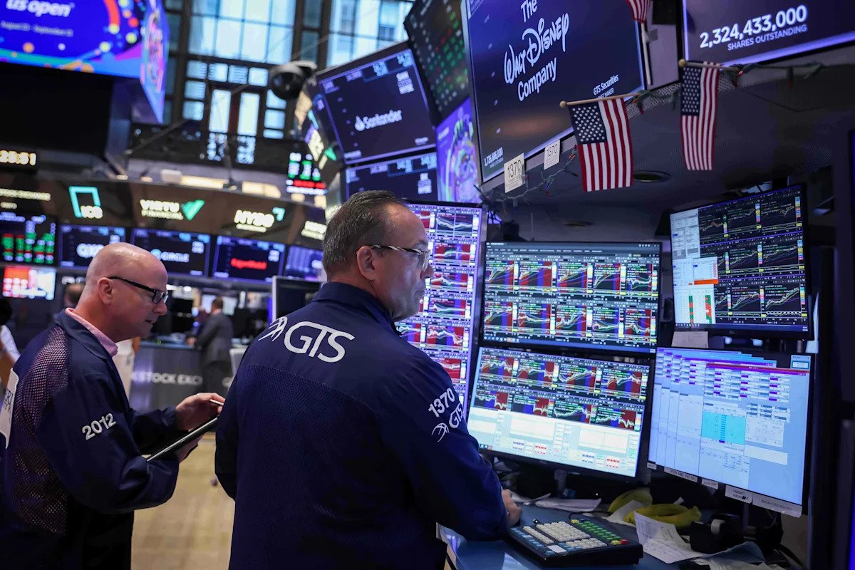 stock-market-today:-nasdaq,-s&p-500-futures-surge-after-blockbuster-nvidia-earnings-report;-salesforce,-crowdstrike-also-power-tech-gains