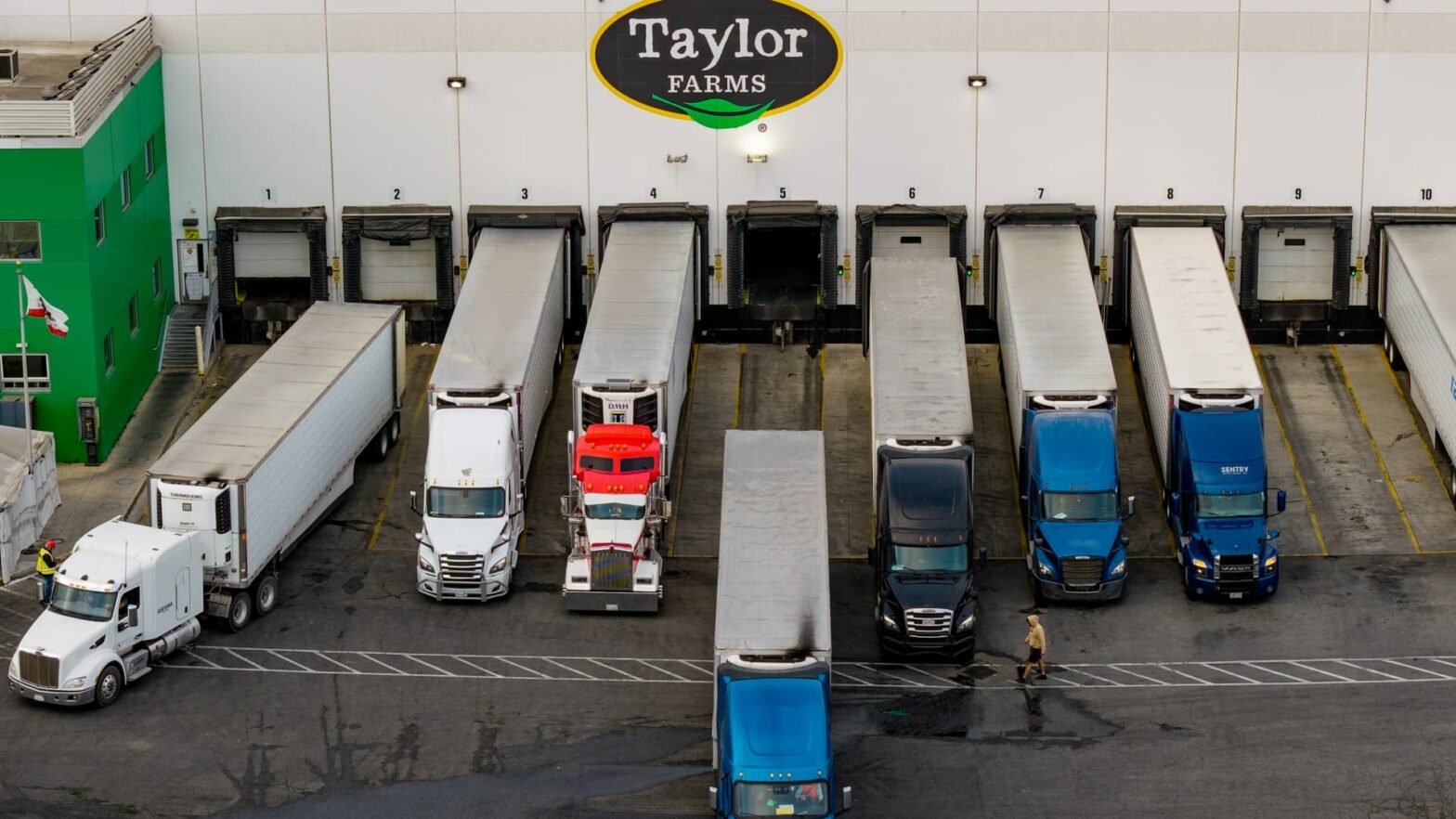 warsh-speaks-from-wyoming,-old-navy’s-new-ceo,-how-taylor-farms-became-so-massive-and-more-in-morning-squawk