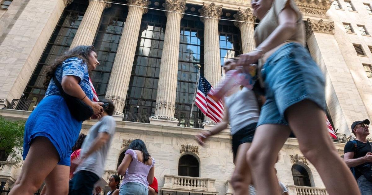 us-stocks-hold-steady,-expectations-increase-for-raised-interest-rates