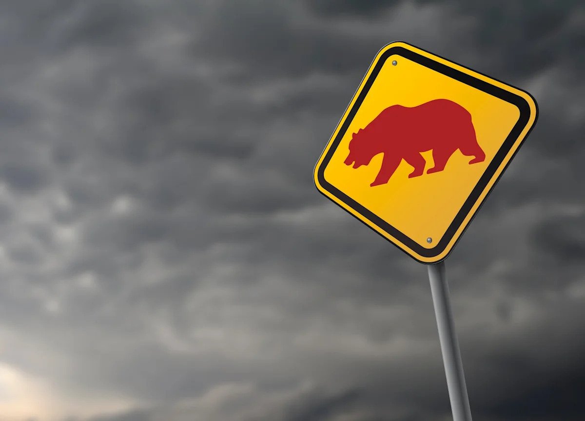 the-s&p-500-is-flashing-a-warning-signal-not-seen-in-decades-here’s-what-history-says-comes-next.