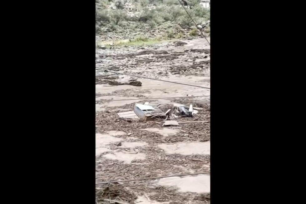 dozens-evacuated-from-grand-canyon-after-flash-flooding