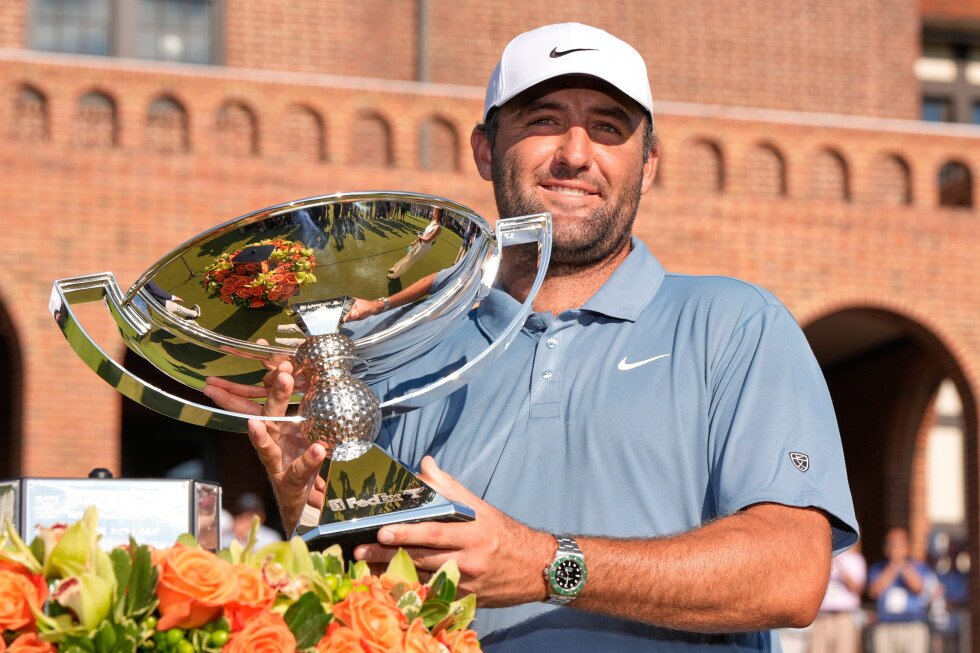 scottie-scheffler-captures-fedex-cup,-moves-past-tiger-woods-in-career-earnings